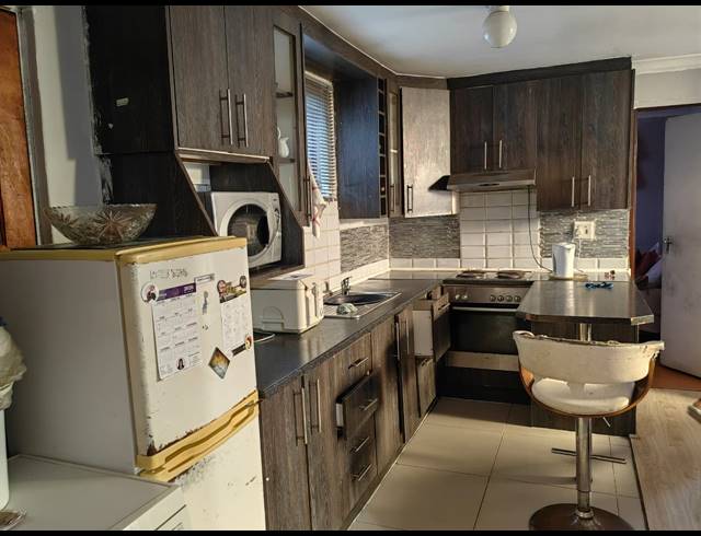 2 BEDROOM FREEHOLD FOR SALE IN WALLACEDENE